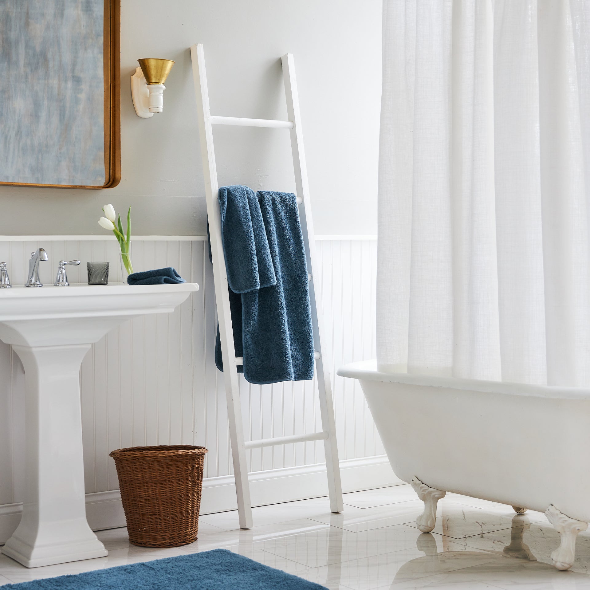 Why A White Towel Should Be A Bathroom Staple