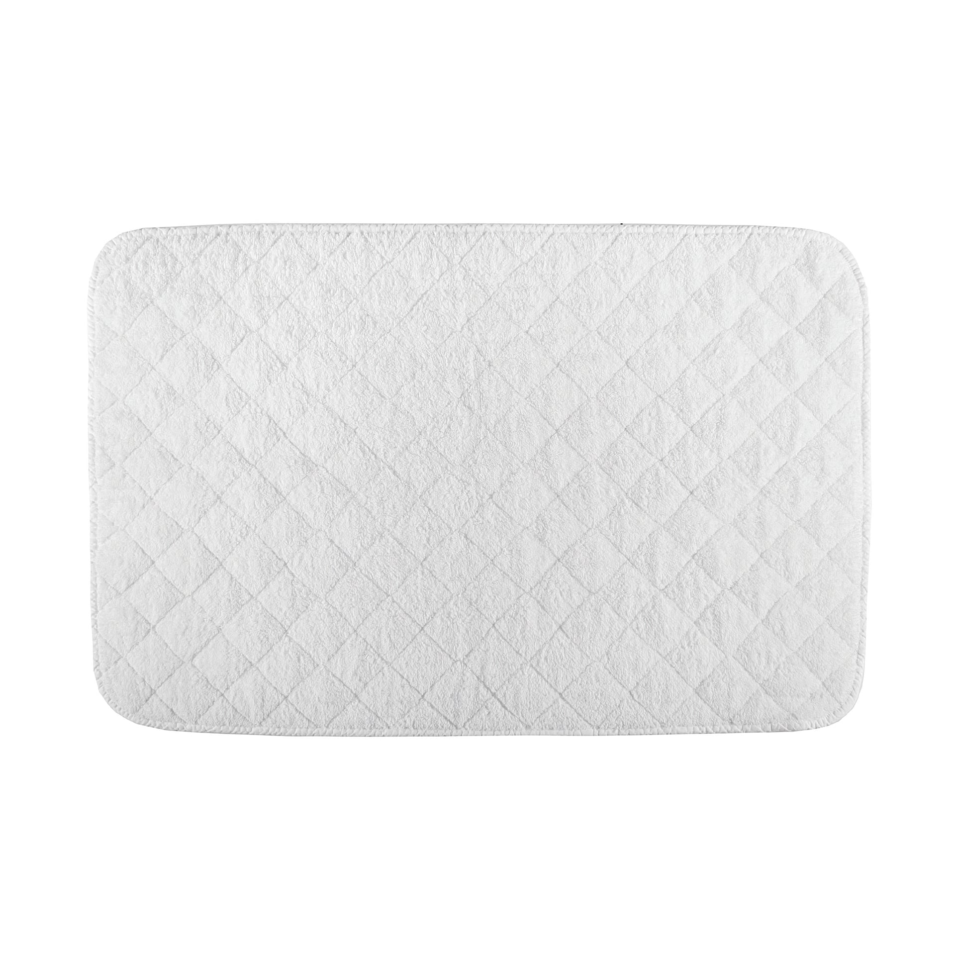 A beautiful quilted stitch and cotton binding complete this everyday essential. Offered in pure white.