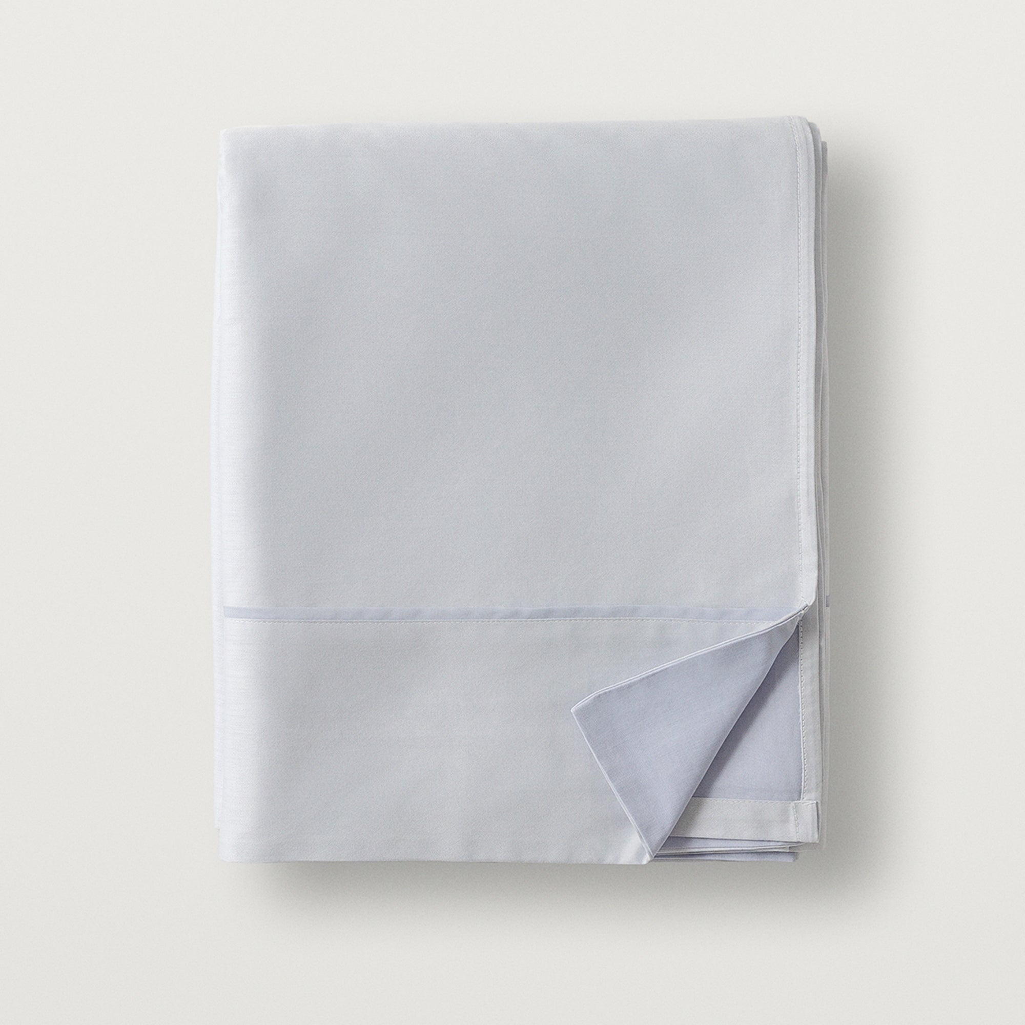 Alistair sateen flat sheet in the color cielo , #color_cielo
