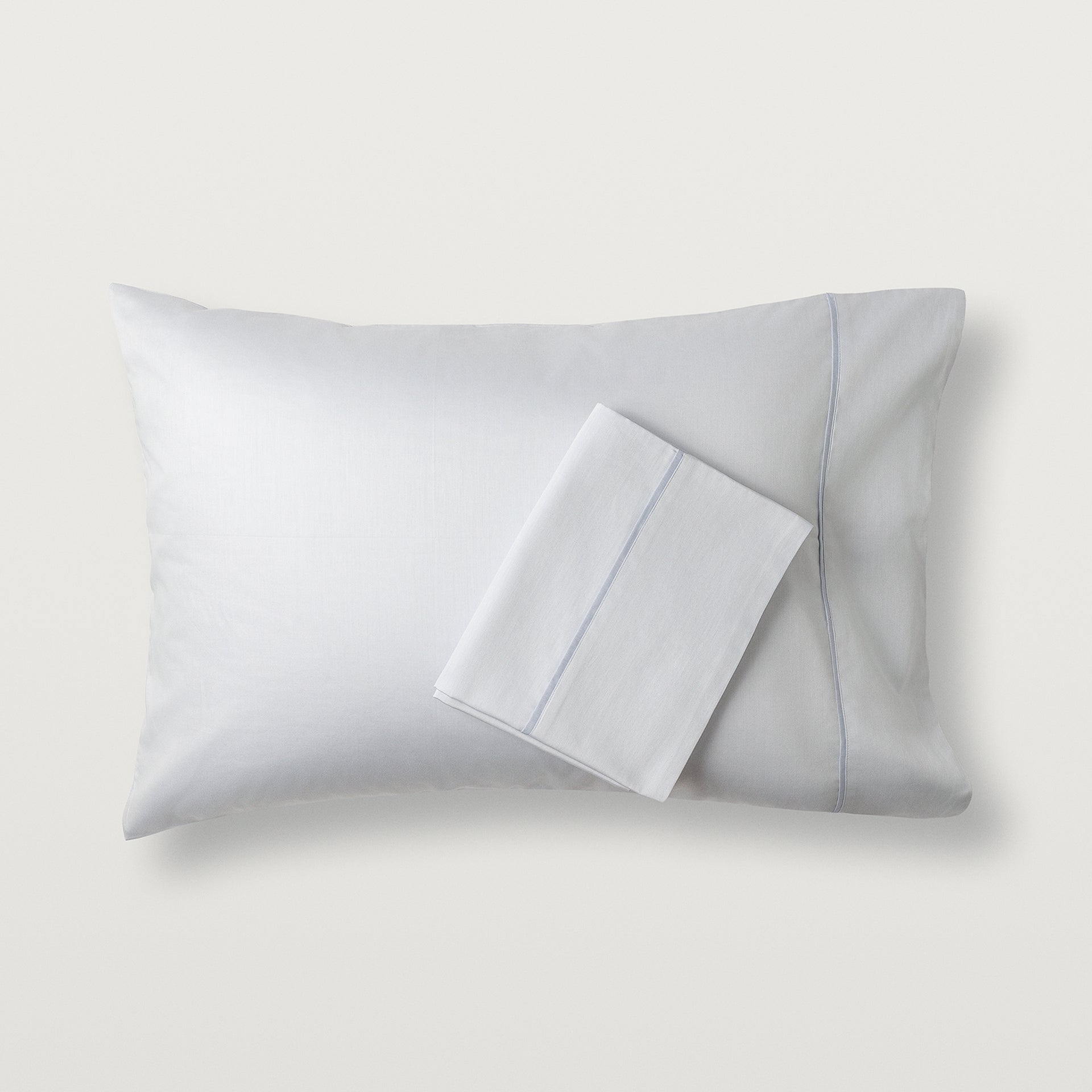 Alistair sateen pillowcase in the color cielo , #color_cielo