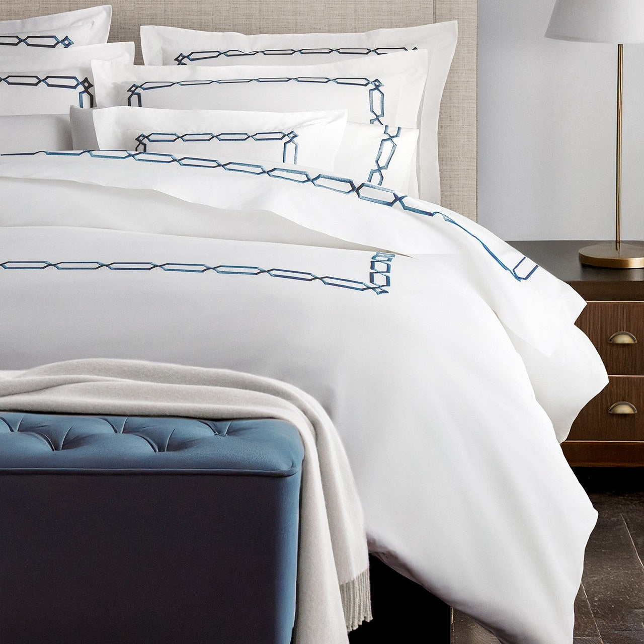 Arezzo embroider in the color marine #color_marine