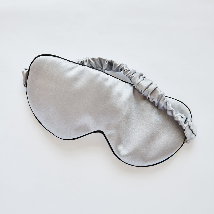 scandia home's sleep silk mask is crafted of mulberry silk charmeuse, this beauty sleep essential is offered in 3 colors. #color_silver