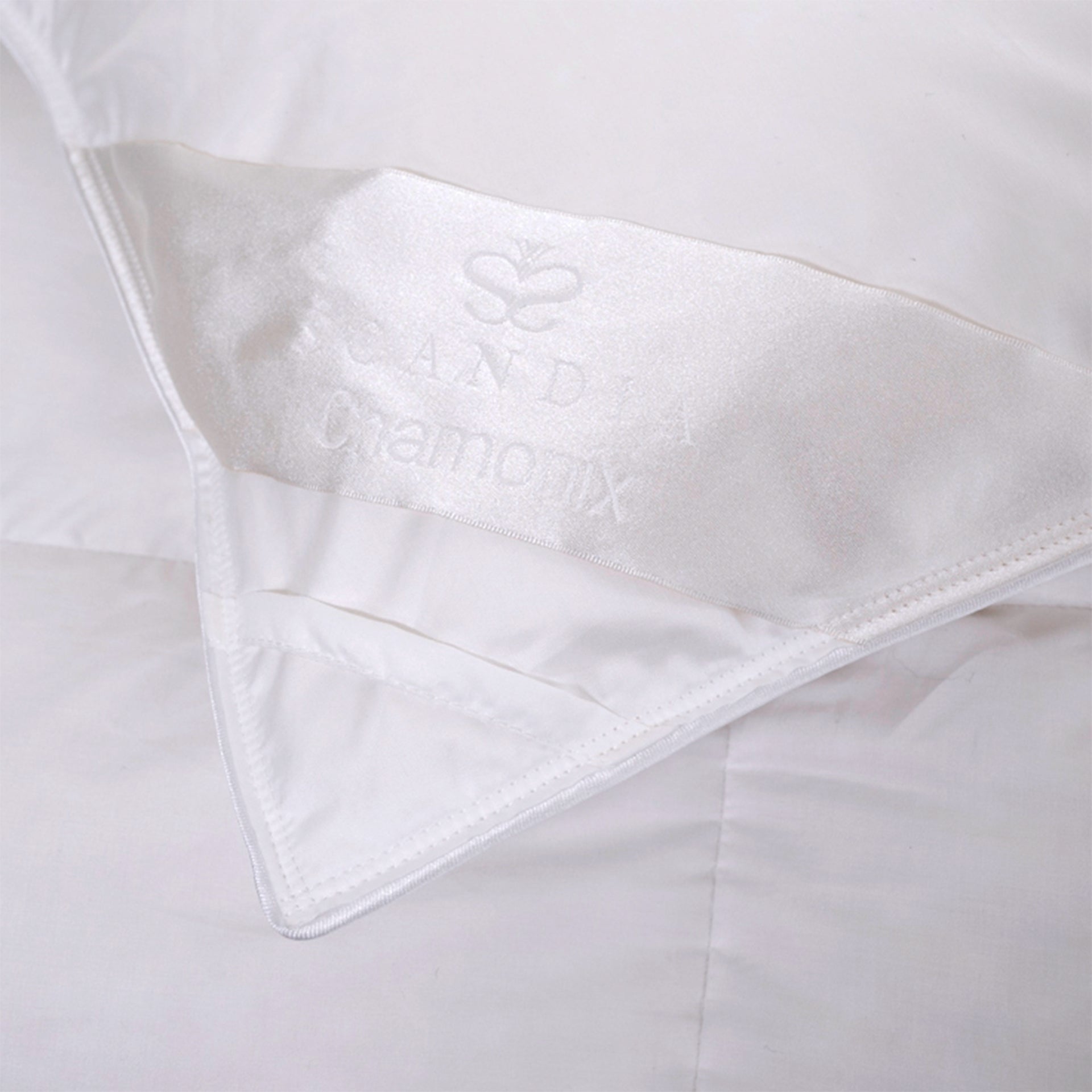 scandia home chamonix comforter corner detail to show stictching and corner silk 